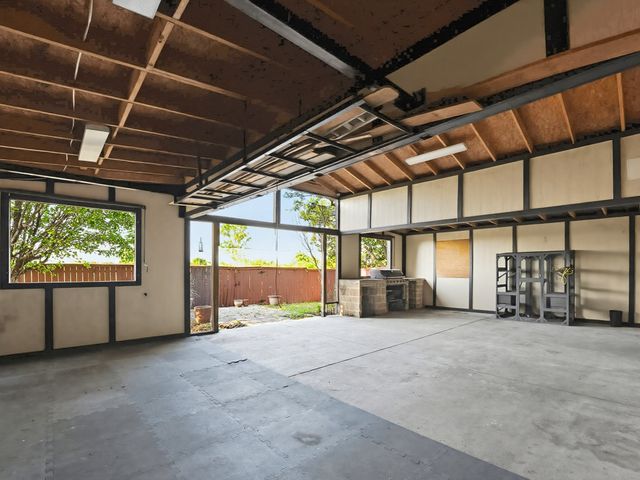 345 Chalkstone Drive, Fort Worth, TX 76131
