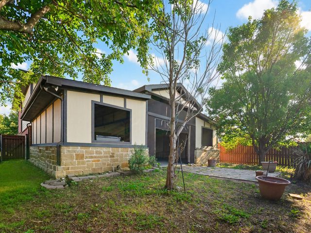 345 Chalkstone Drive, Fort Worth, TX 76131