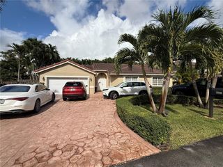 15621 SW 45th Ter, Miami, FL 33185