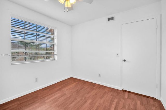 10369 NW 8th Street 204, Pembroke Pines, FL 33026
