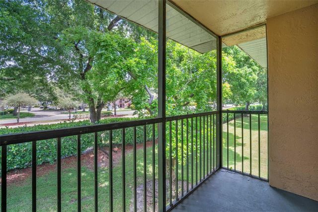 10369 NW 8th Street 204, Pembroke Pines, FL 33026