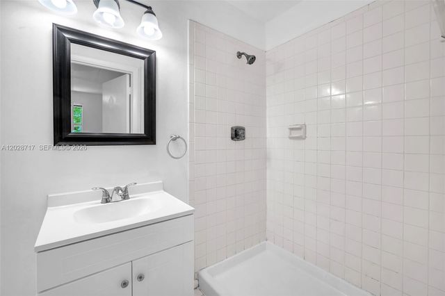 10369 NW 8th Street 204, Pembroke Pines, FL 33026