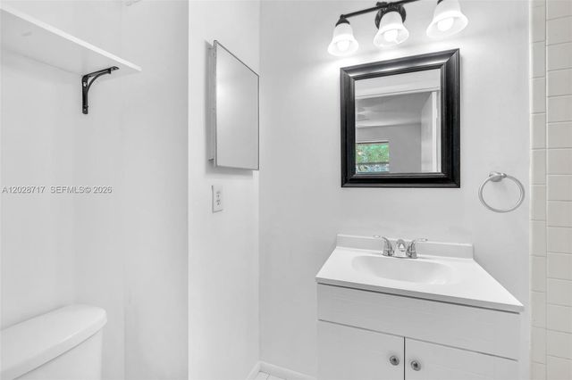 10369 NW 8th Street 204, Pembroke Pines, FL 33026