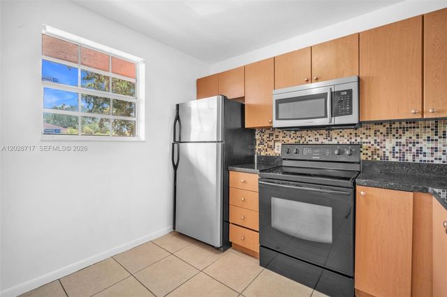 10369 NW 8th Street 204, Pembroke Pines, FL 33026
