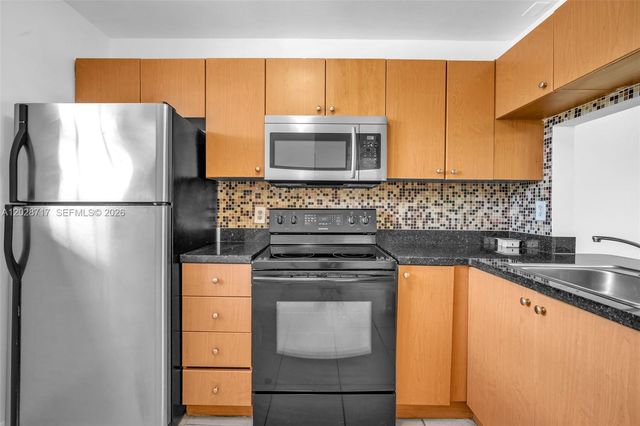 10369 NW 8th Street 204, Pembroke Pines, FL 33026