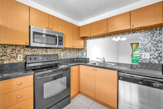 10369 NW 8th Street 204, Pembroke Pines, FL 33026