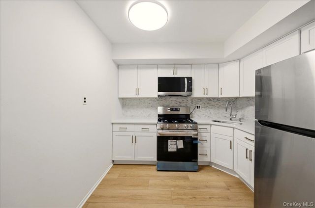 707 Hollywood Avenue, Bronx, NY 10465