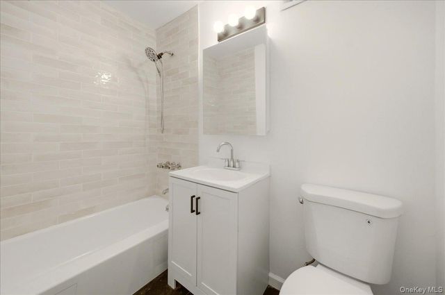 707 Hollywood Avenue, Bronx, NY 10465