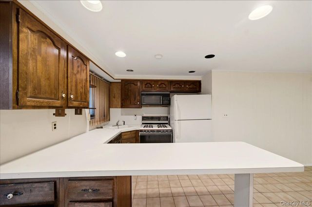 707 Hollywood Avenue, Bronx, NY 10465