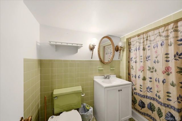 707 Hollywood Avenue, Bronx, NY 10465