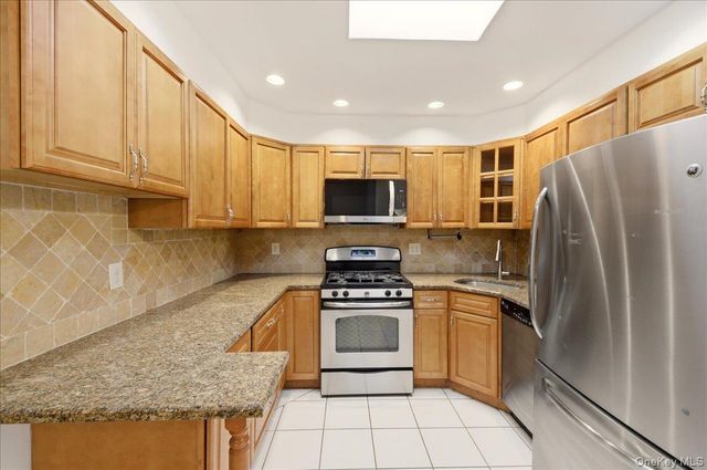 707 Hollywood Avenue, Bronx, NY 10465