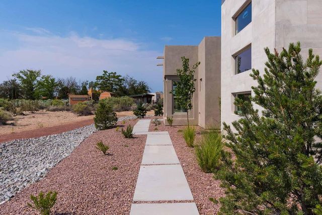 602 Camino De La Tierra, Corrales, NM 87048