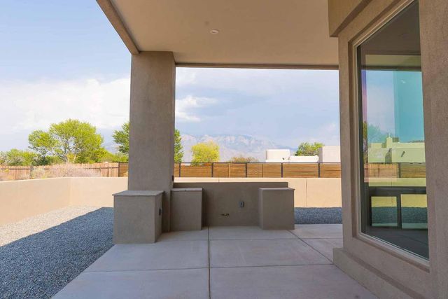 602 Camino De La Tierra, Corrales, NM 87048