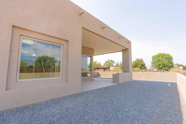 602 Camino De La Tierra, Corrales, NM 87048