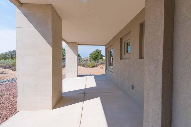 602 Camino De La Tierra, Corrales, NM 87048