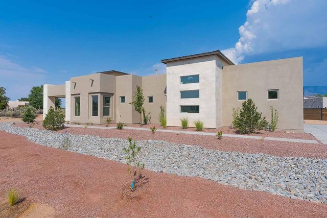 602 Camino De La Tierra, Corrales, NM 87048