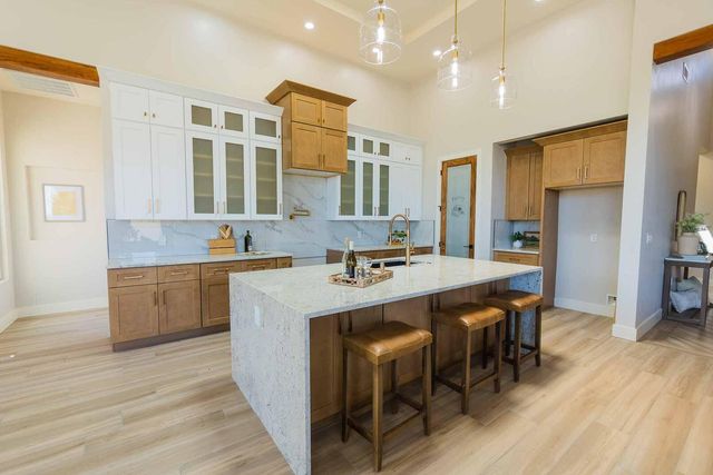 602 Camino De La Tierra, Corrales, NM 87048