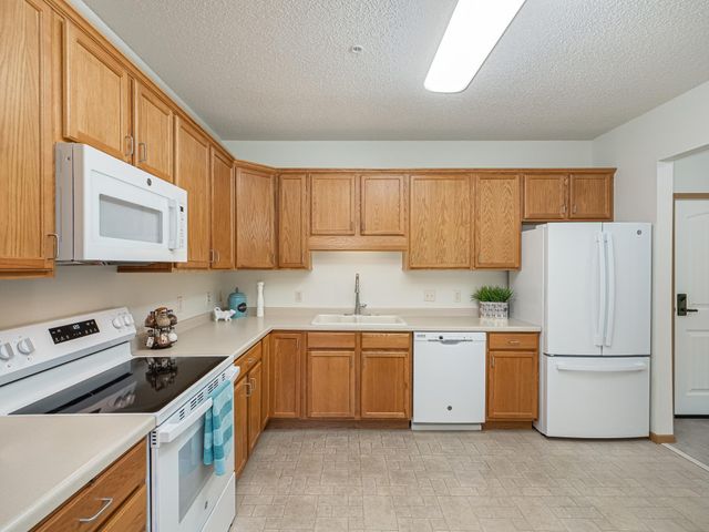 1900 Rush Lake Trail 110, New Brighton, MN 55112