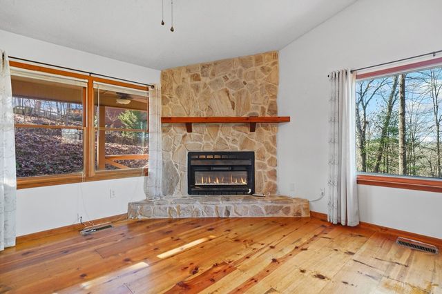 421 Cherokee Court, Ellijay, GA 30540