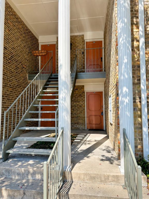 15931 Stillwood Street 1096, Dallas, TX 75248