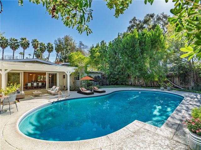 4539 Hayvenhurst, Encino (los Angeles), CA 91436