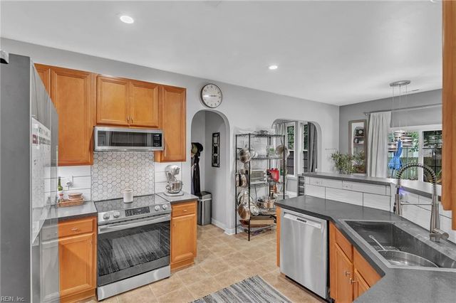 216 Lyon DR, Newport News, VA 23601