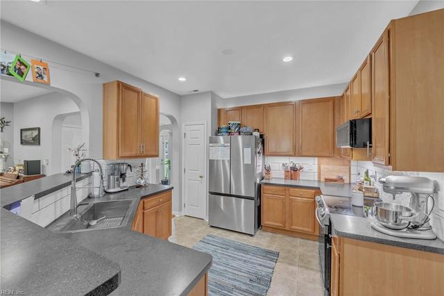 216 Lyon DR, Newport News, VA 23601