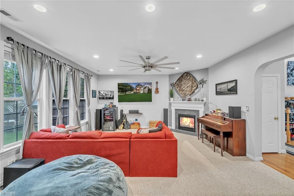 216 Lyon DR, Newport News, VA 23601