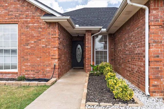 135 NE Deerfield Dr., Elgin, OK 73538
