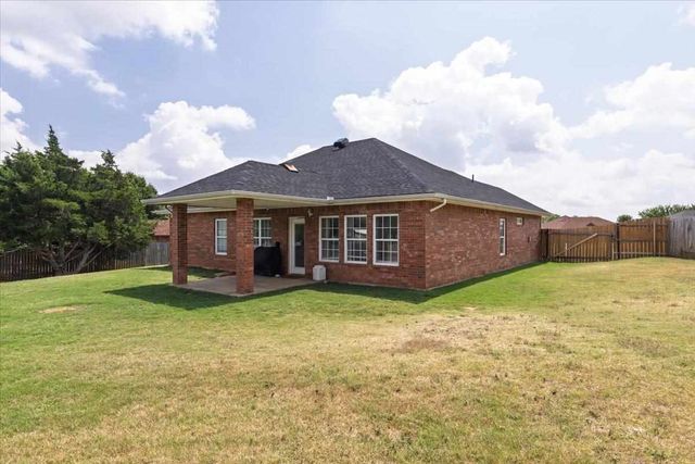 135 NE Deerfield Dr., Elgin, OK 73538