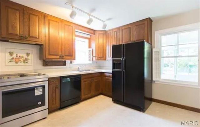 8820 Bridgeport Avenue, Brentwood, MO 63144