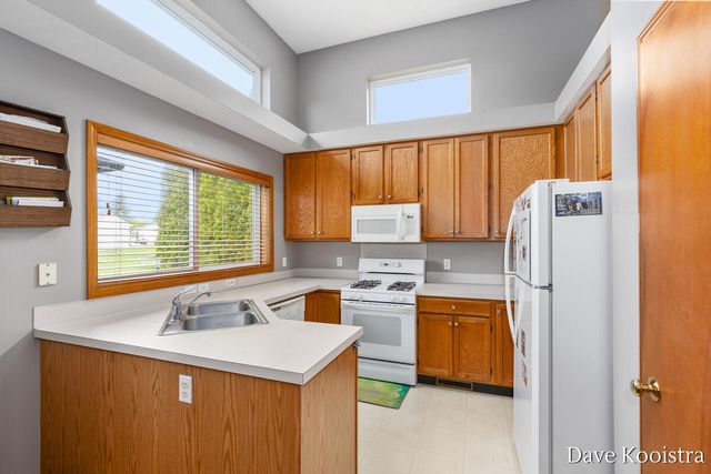 5757 E Grove Drive, Kentwood, MI 49512