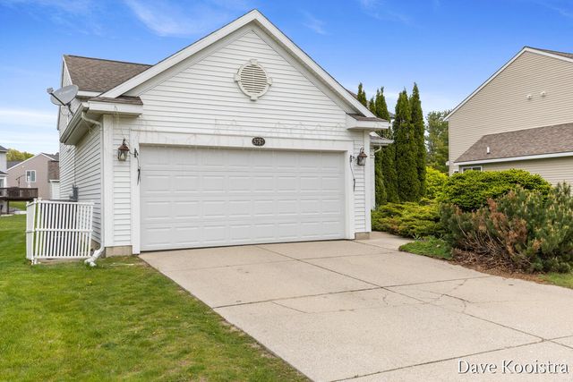 5757 E Grove Drive, Kentwood, MI 49512