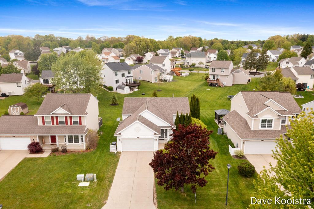 5757 E Grove Drive, Kentwood, MI 49512