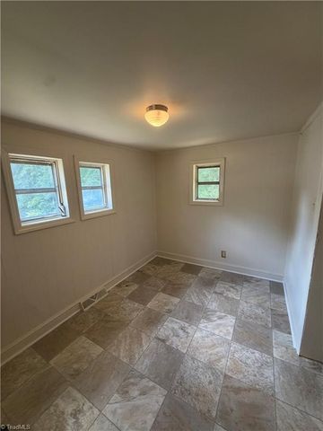 3616 Harvard Road, Winston-salem, NC 27107