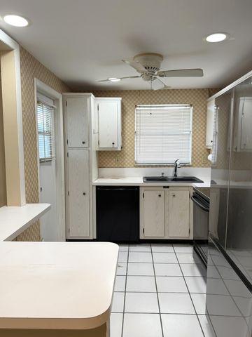 806 SE 7TH Street 308, Deerfield Beach, FL 33441