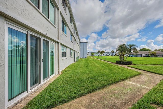 4715 BAY STREET NE 127, St Petersburg, FL 33703