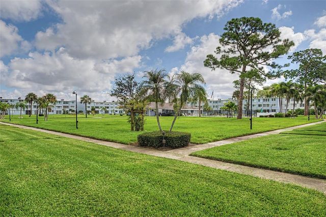 4715 BAY STREET NE 127, St Petersburg, FL 33703