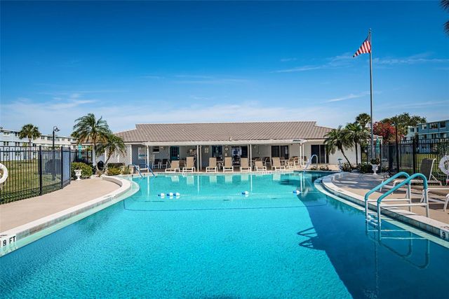 4715 BAY STREET NE 127, St Petersburg, FL 33703
