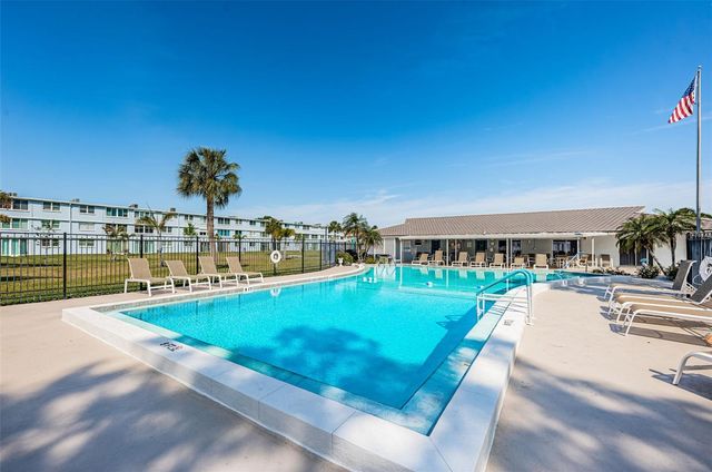 4715 BAY STREET NE 127, St Petersburg, FL 33703
