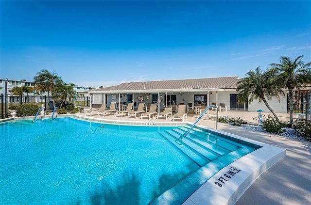 4715 BAY STREET NE 127, St Petersburg, FL 33703