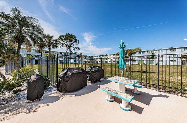 4715 BAY STREET NE 127, St Petersburg, FL 33703