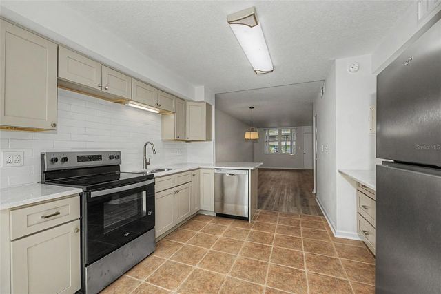 4715 BAY STREET NE 127, St Petersburg, FL 33703