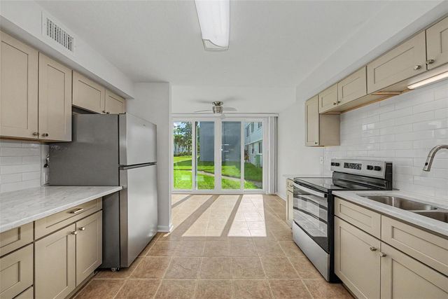 4715 BAY STREET NE 127, St Petersburg, FL 33703