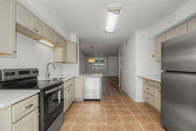 4715 BAY STREET NE 127, St Petersburg, FL 33703