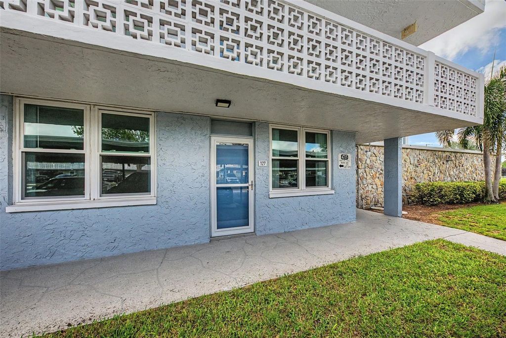 4715 BAY STREET NE 127, St Petersburg, FL 33703