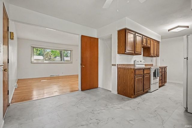 19401 Haviland Drive, South Bend, IN 46637