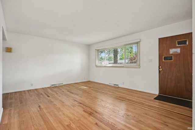 19401 Haviland Drive, South Bend, IN 46637