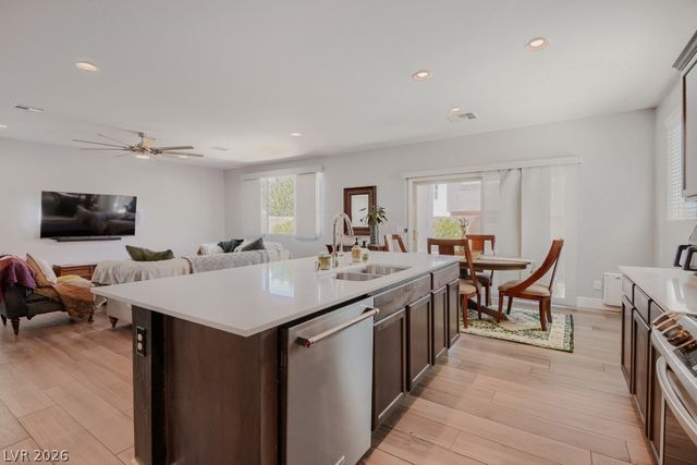 8964 Willow Break Avenue, Las Vegas, NV 89148