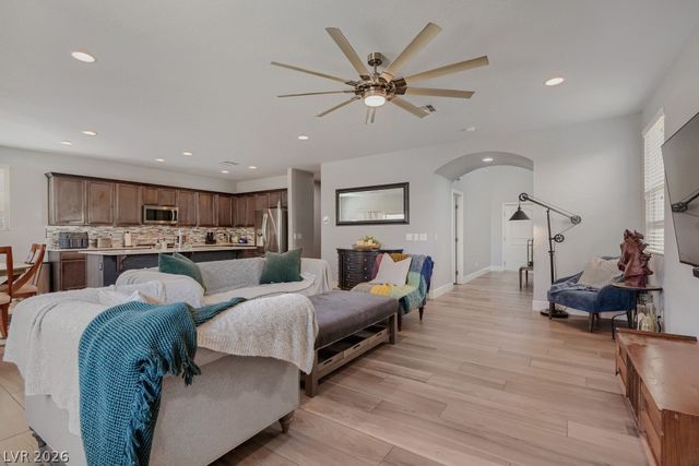 8964 Willow Break Avenue, Las Vegas, NV 89148